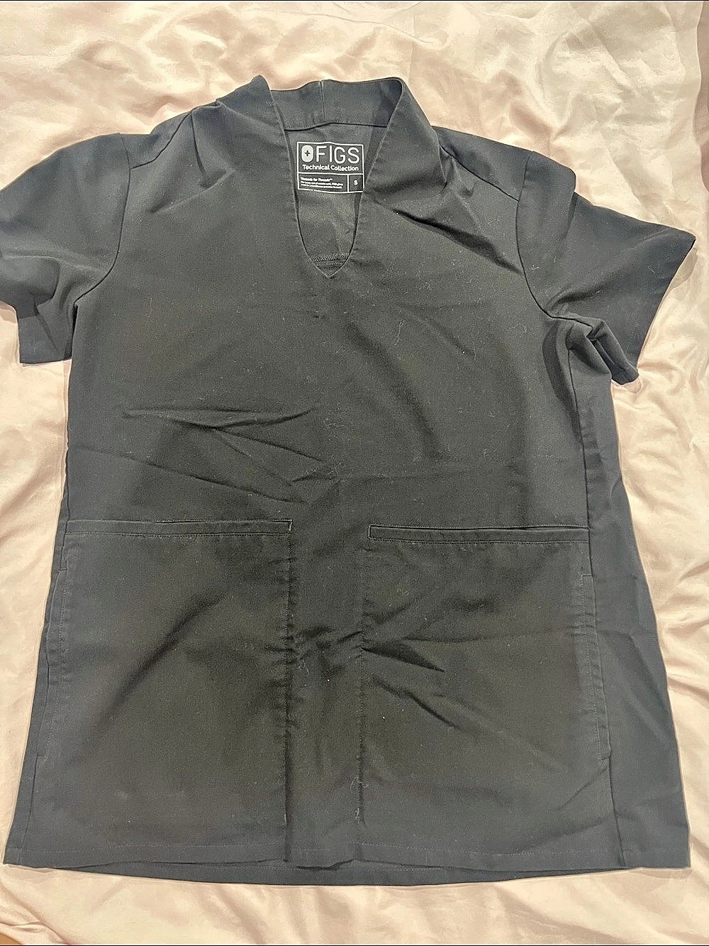 FIGS Rafaela 2 pocket Scrub Top Black Small